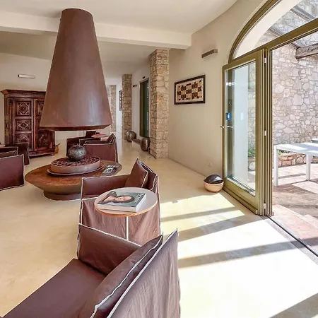 Luxurious In Morre